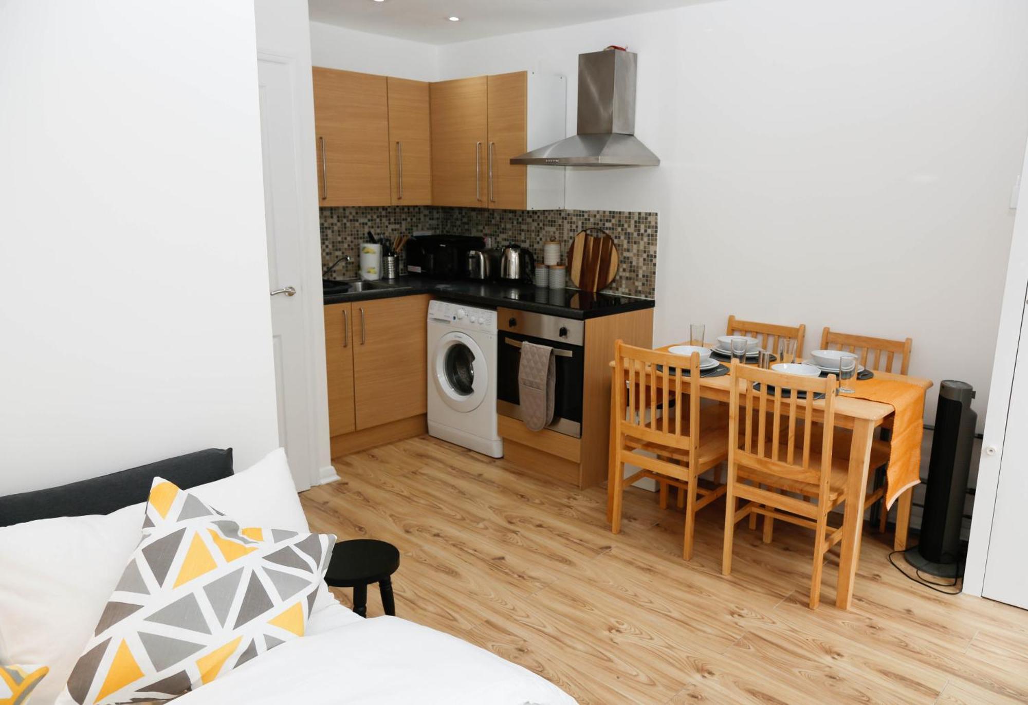 New Luxury Apartments In Central London Next To Shops, Cafes, Bars & Metro 외부 사진