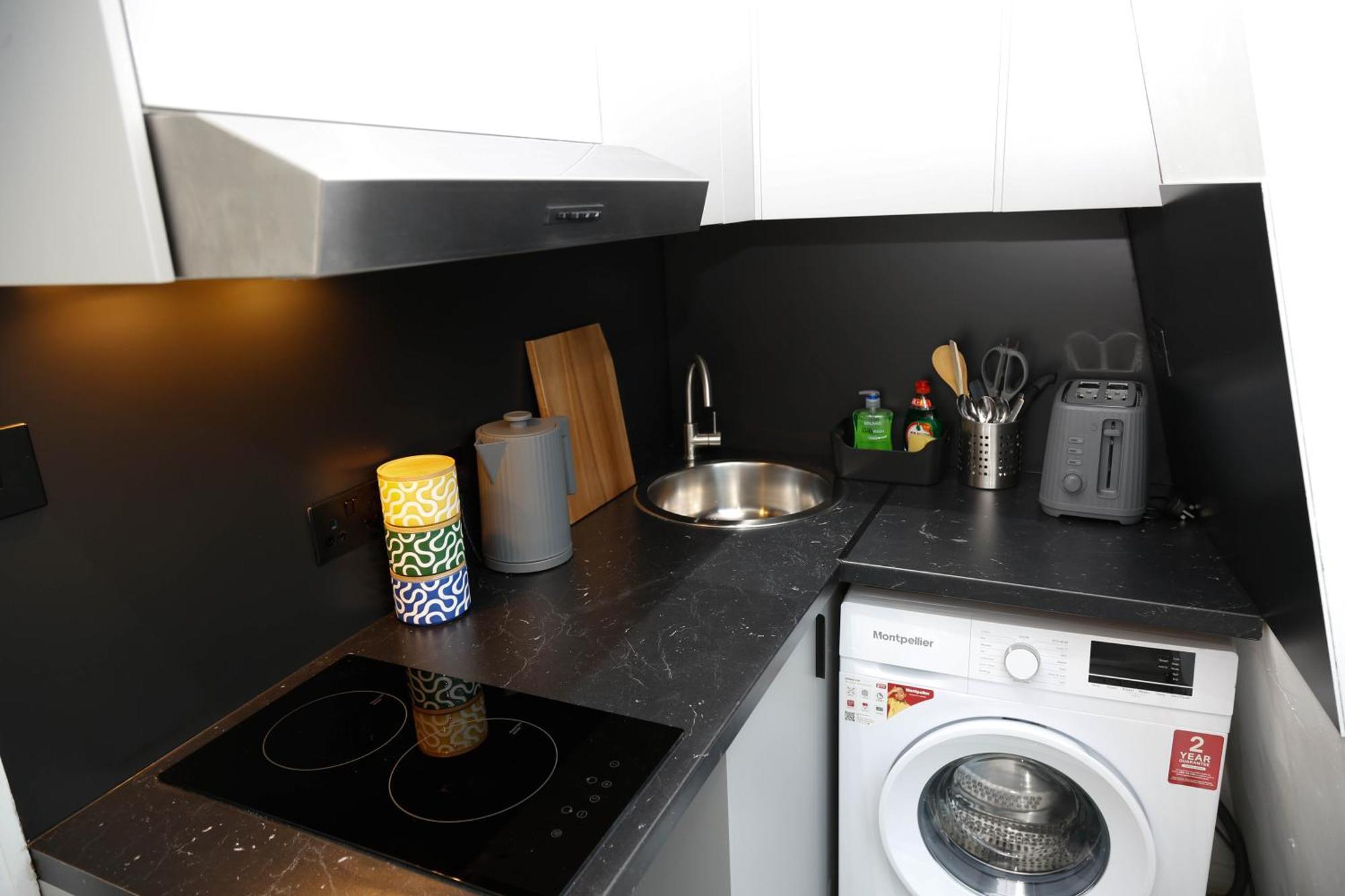 New Luxury Apartments In Central London Next To Shops, Cafes, Bars & Metro 외부 사진