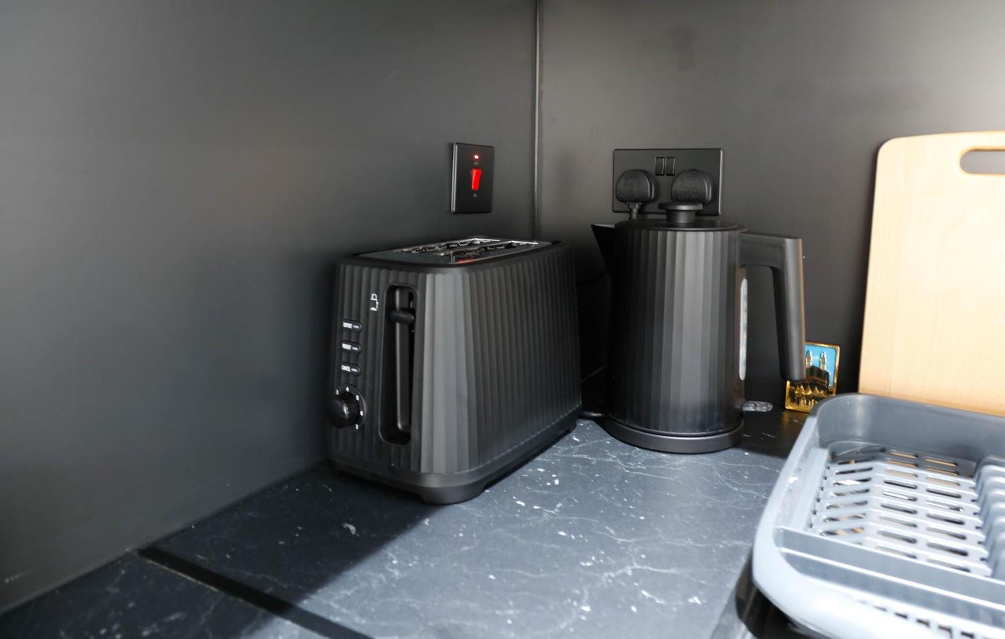 New Luxury Apartments In Central London Next To Shops, Cafes, Bars & Metro 외부 사진