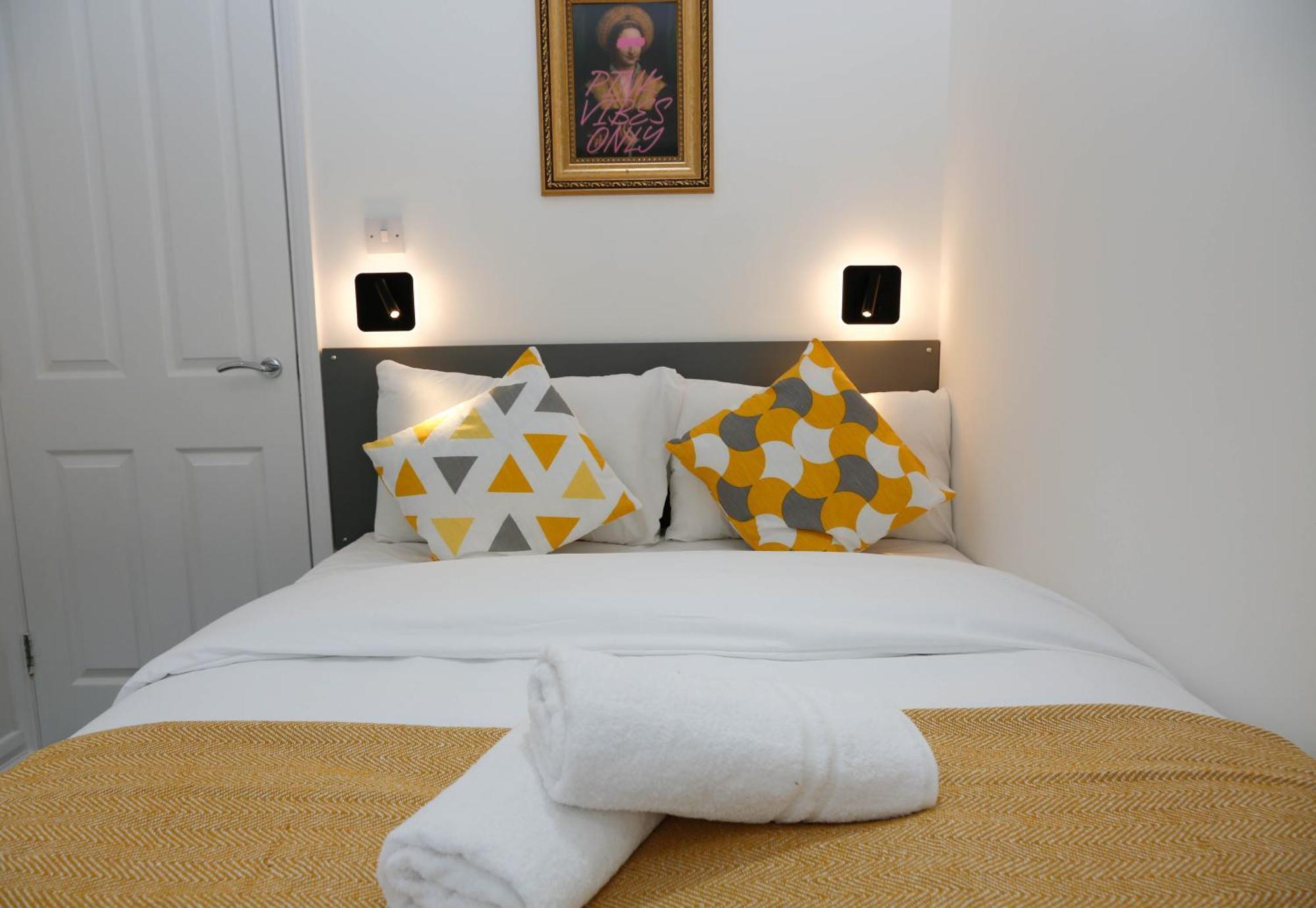 New Luxury Apartments In Central London Next To Shops, Cafes, Bars & Metro 외부 사진